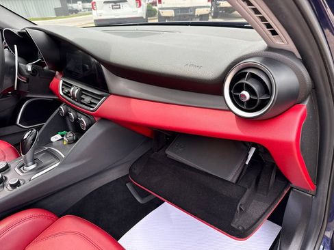 Used 2019 Alfa Romeo Giulia Ti Sport w/ Quick Order Package 22S Sport AWD/4WD image 47