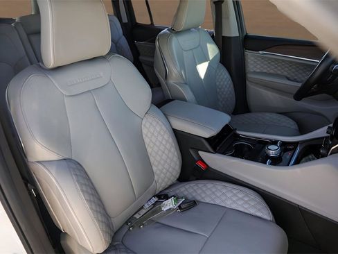 Used 2023 Jeep Grand Cherokee Summit w/ Luxury Tech Group V image 25