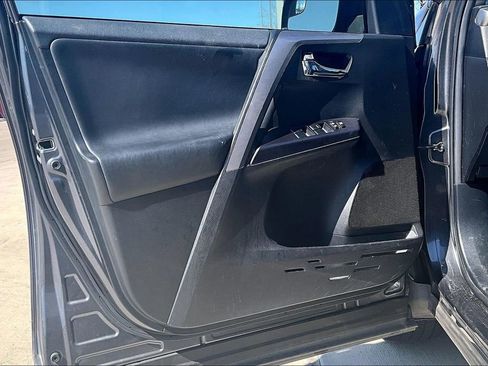 Used 2016 Toyota RAV4 XLE image 21