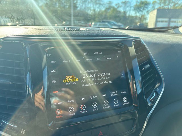Used 2019 Jeep Cherokee Limited AWD/4WD image 19
