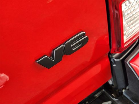 Used 2016 Toyota Tacoma SR image 13