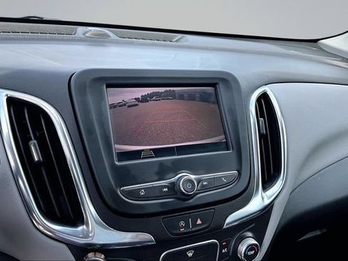 Used 2022 Chevrolet Equinox LS FWD image 14