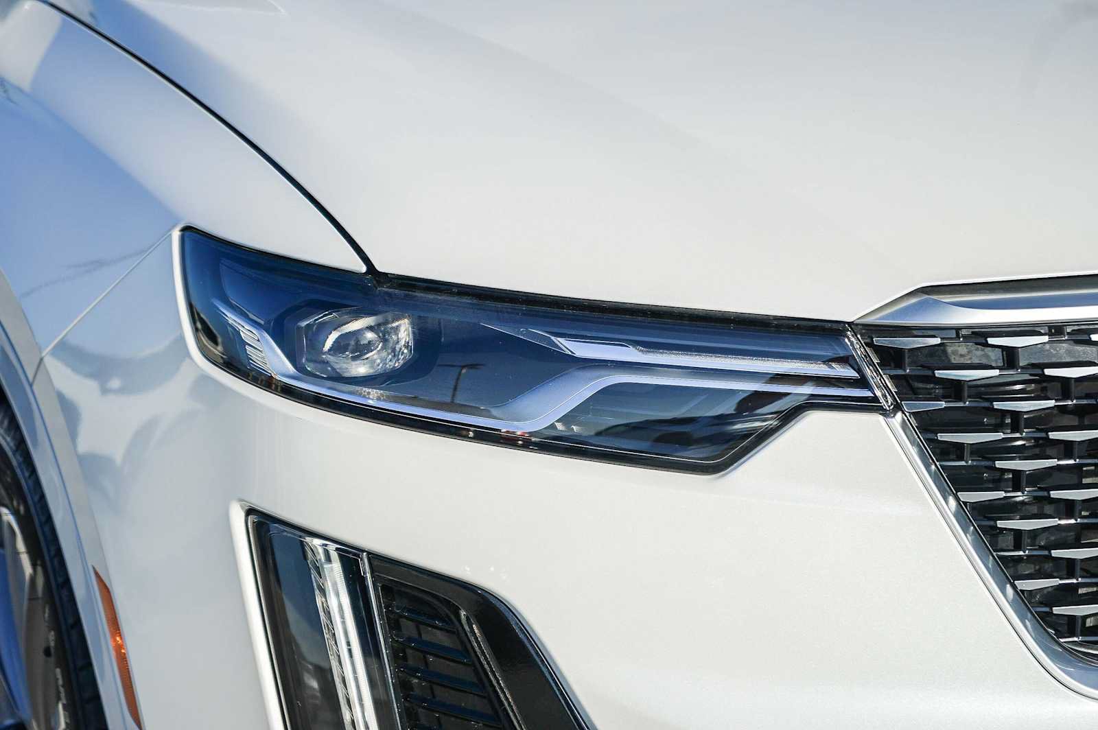 Used 2025 Cadillac XT6 Premium Luxury FWD image 4