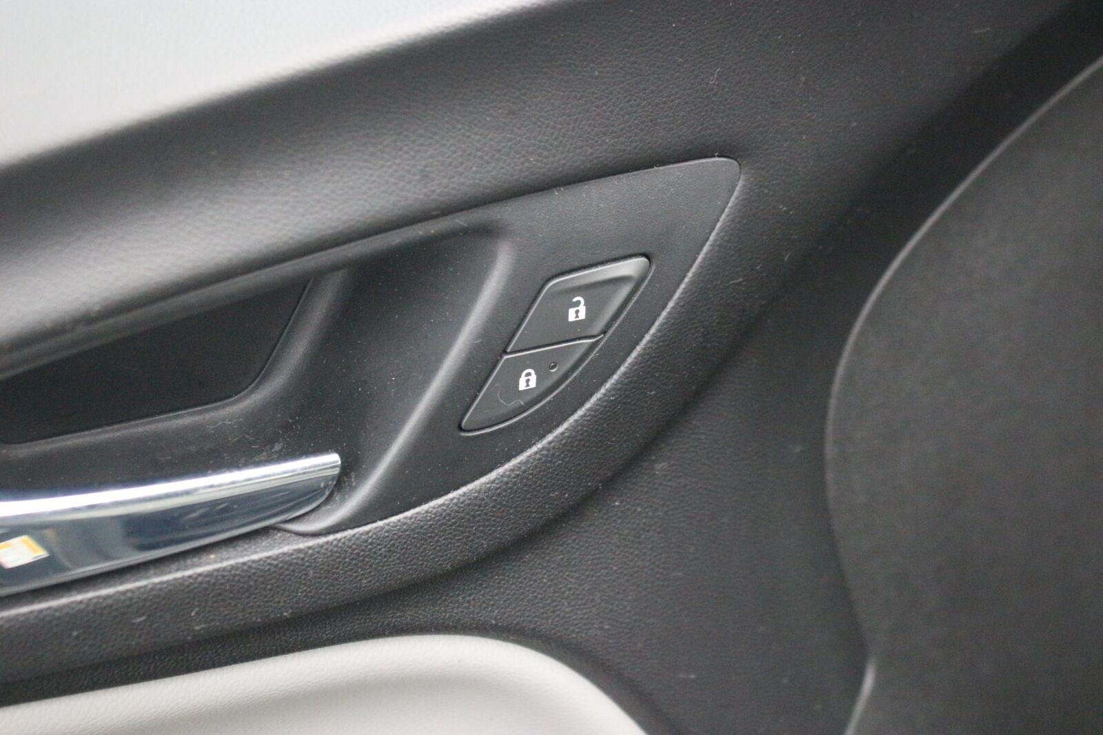 Used 2021 Chevrolet Equinox LS w/ LS Convenience Package FWD image 12