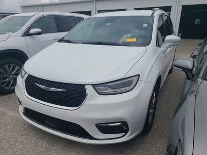 Used 2021 Chrysler Pacifica Touring-L w/ Premium & Safety Sphere Group