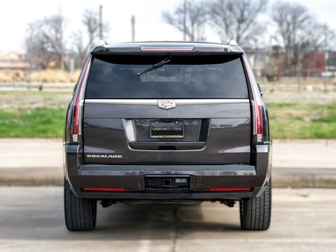 Used 2017 Cadillac Escalade Platinum image 10