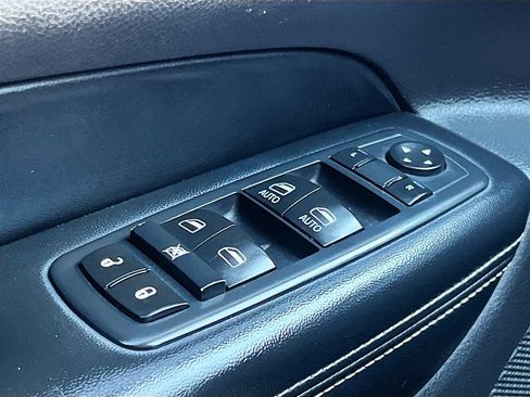 Used 2016 Jeep Grand Cherokee Limited AWD/4WD image 17
