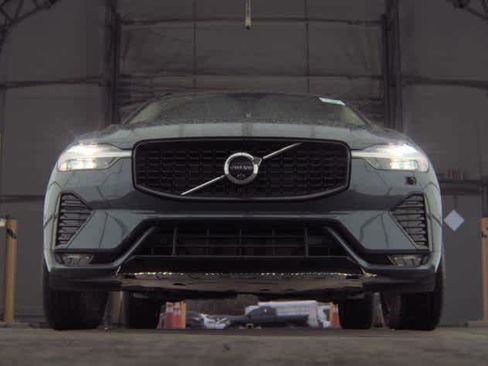 Used 2025 Volvo XC60 B5 Plus AWD/4WD image 3