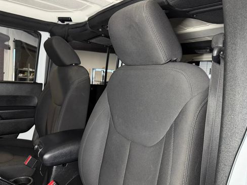 Used 2017 Jeep Wrangler Unlimited Sport w/ Connectivity Group AWD/4WD image 25