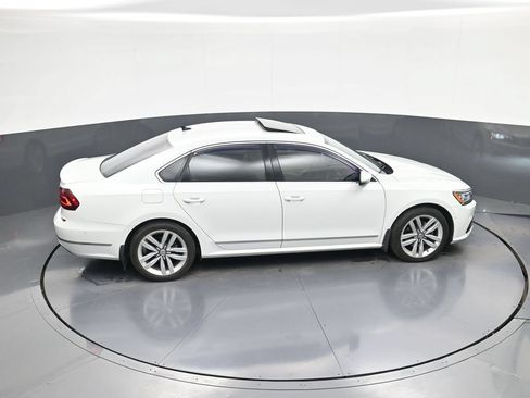 Used 2017 Volkswagen Passat 1.8T SEL Premium FWD image 32