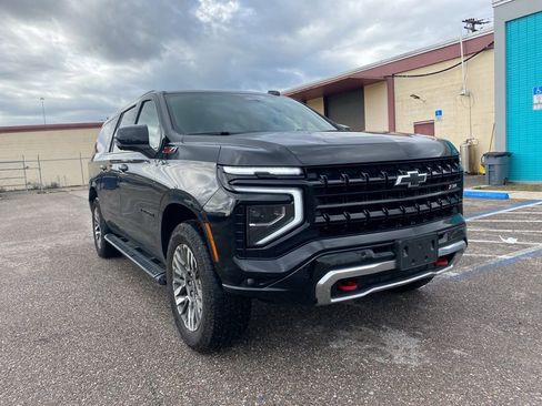 Used 2025 Chevrolet Suburban Z71 image 1