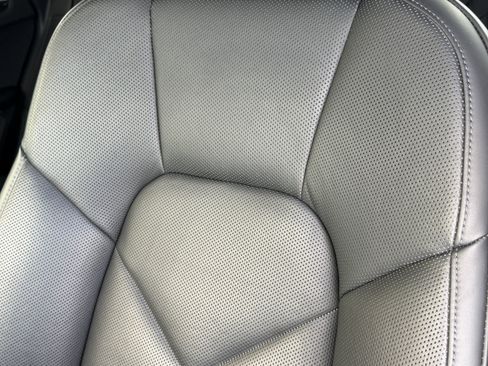 Used 2025 Porsche Macan image 5