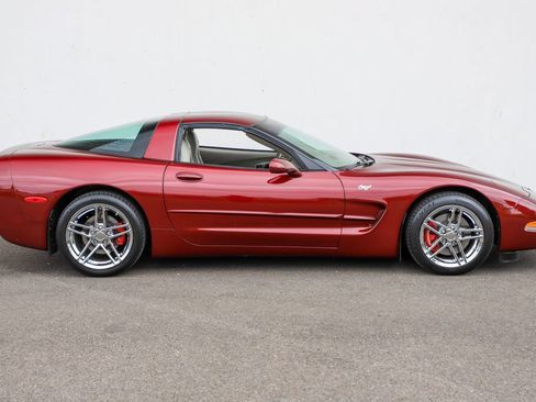Used 2003 Chevrolet Corvette Coupe w/ Preferred Equipment Group RWD image 24