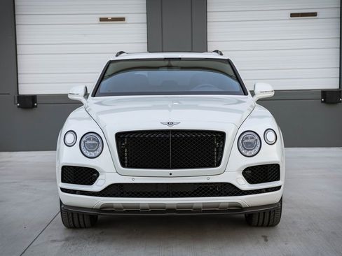 Used 2019 Bentley Bentayga image 3