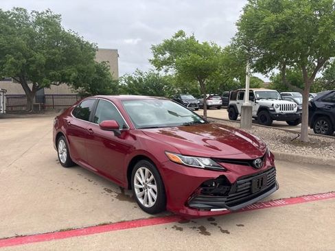 Used 2022 Toyota Camry LE image 3