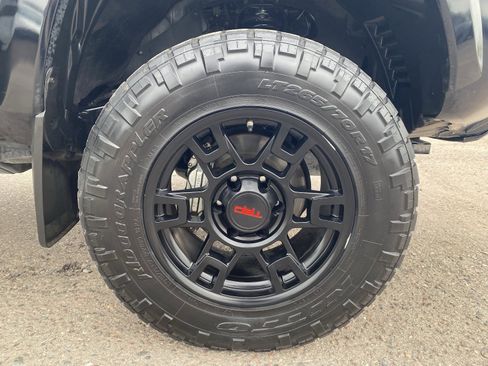 Used 2020 Toyota Tacoma TRD Sport w/ Technology Package image 9