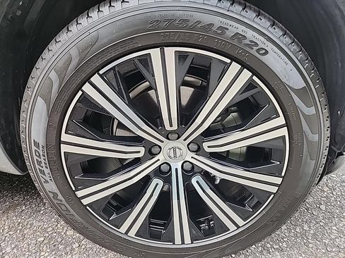 Certified 2025 Volvo XC90 B5 Core w/ Climate Package AWD/4WD image 12