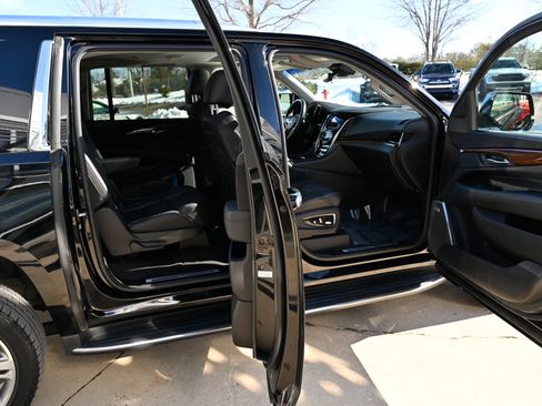 Used 2017 Cadillac Escalade ESV Luxury image 54