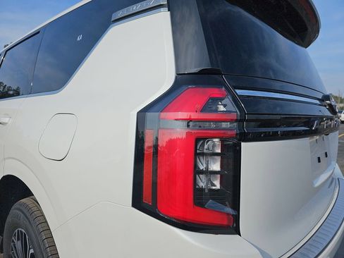 New 2026 Nissan Armada SL image 38