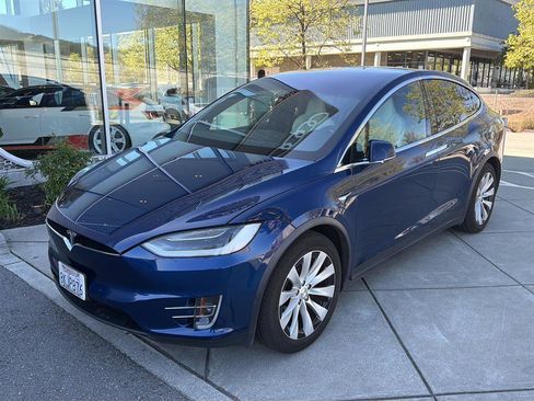 Used 2019 Tesla Model X 75D image 1