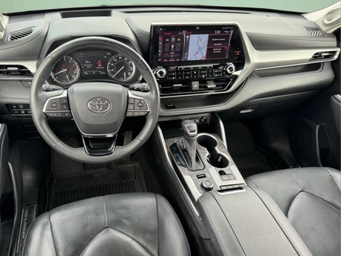 Used 2021 Toyota Highlander Platinum AWD/4WD image 11