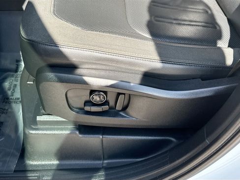 Used 2020 Land Rover Defender 110 SE image 18