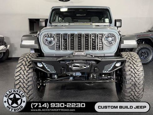 Used 2025 Jeep Wrangler Unlimited Rubicon 4xe w/ Safety Group AWD/4WD image 9