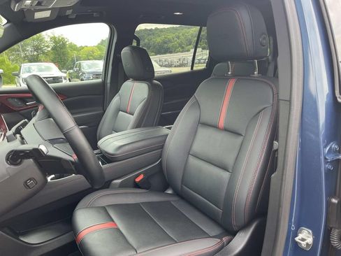 Used 2024 Chevrolet Traverse RS FWD image 29