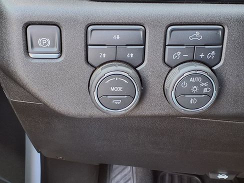 Used 2025 Chevrolet Silverado 2500 LT w/ Convenience Package AWD/4WD image 13