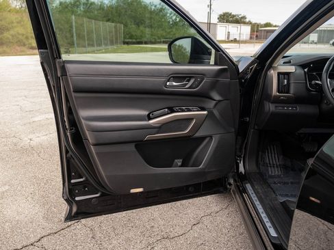 Used 2022 Nissan Pathfinder Platinum w/ Cargo Package image 10