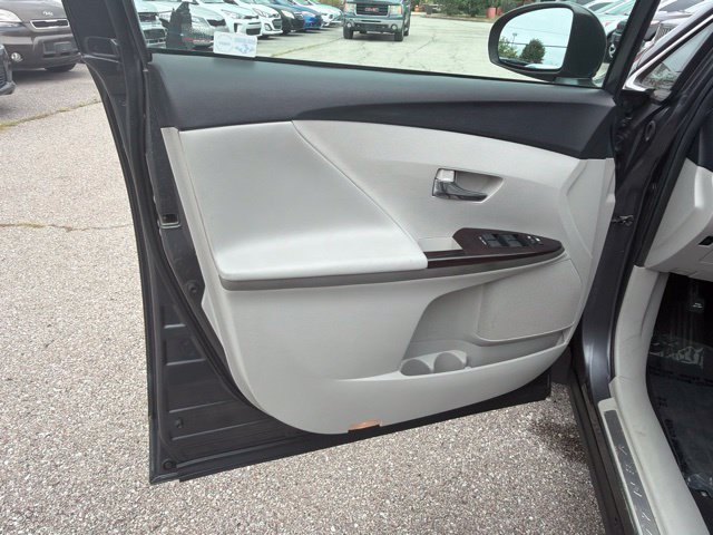 Used 2010 Toyota Venza AWD image 17