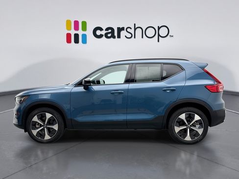 Used 2025 Volvo XC40 B5 Plus AWD/4WD image 2
