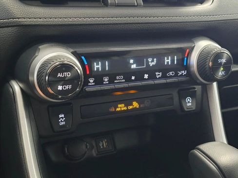 Used 2025 Toyota RAV4 XLE AWD/4WD image 28