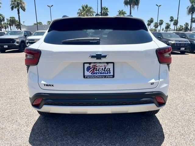 Used 2025 Chevrolet Trax LT FWD image 8