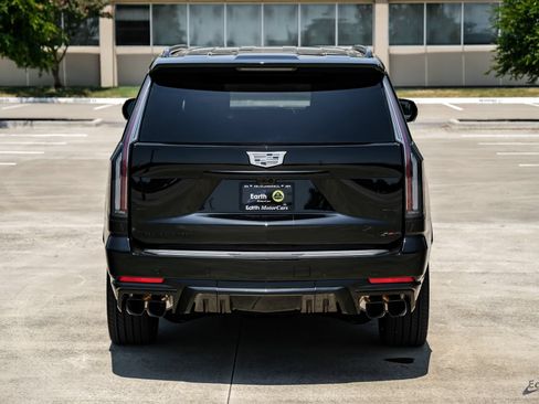 Used 2026 Cadillac Escalade ESV V w/ LPO, ONYX Package AWD/4WD image 13