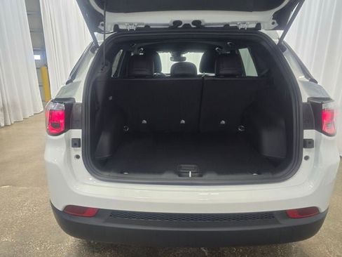 New 2026 Jeep Compass Latitude image 18