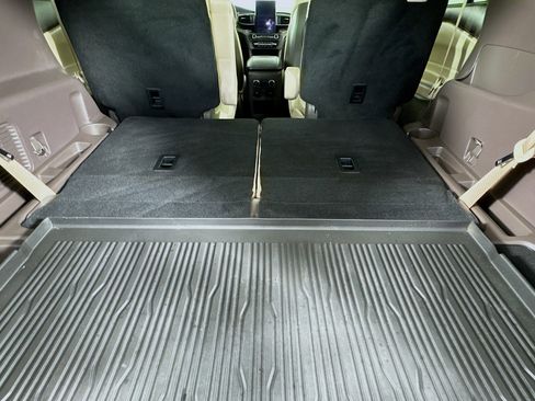 Used 2020 Ford Explorer Platinum w/ Premium Technology Package image 34