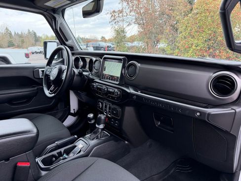 Used 2022 Jeep Wrangler Sport S image 30