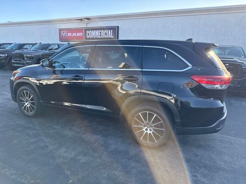 Used 2018 Toyota Highlander SE FWD image 19