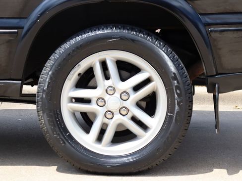 Used 2004 Land Rover Discovery SE image 40