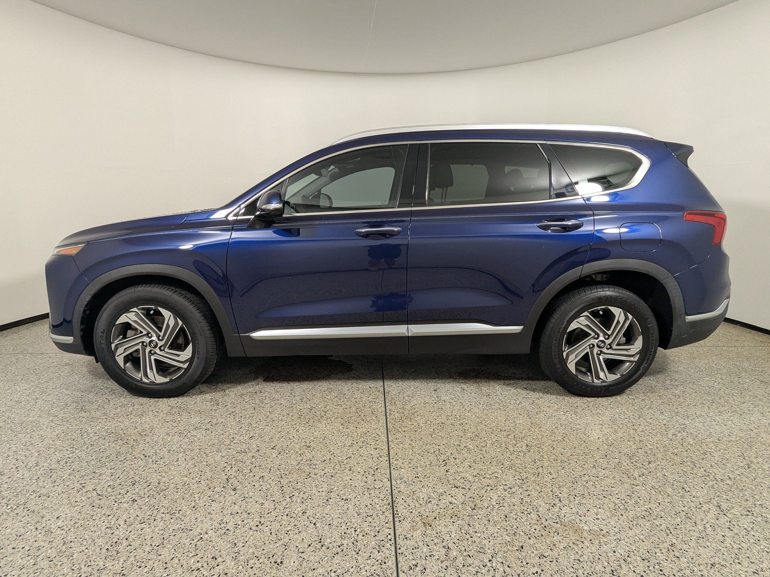 Used 2022 Hyundai Santa Fe SEL w/ Convenience + Premium Package FWD image 4