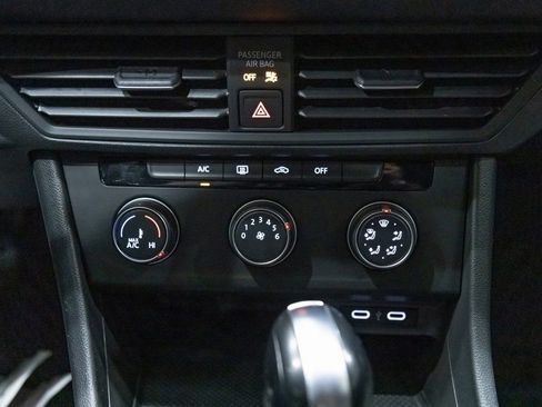 Used 2021 Volkswagen Jetta SE image 19