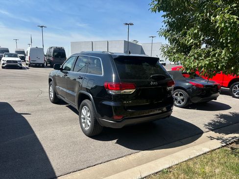 Used 2021 Jeep Grand Cherokee Laredo X AWD/4WD image 4