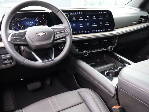 Used 2025 Chevrolet Tahoe High Country AWD/4WD image 5