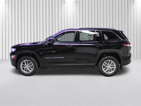 New 2025 Jeep Grand Cherokee Laredo w/ Luxury Tech Group I image 7