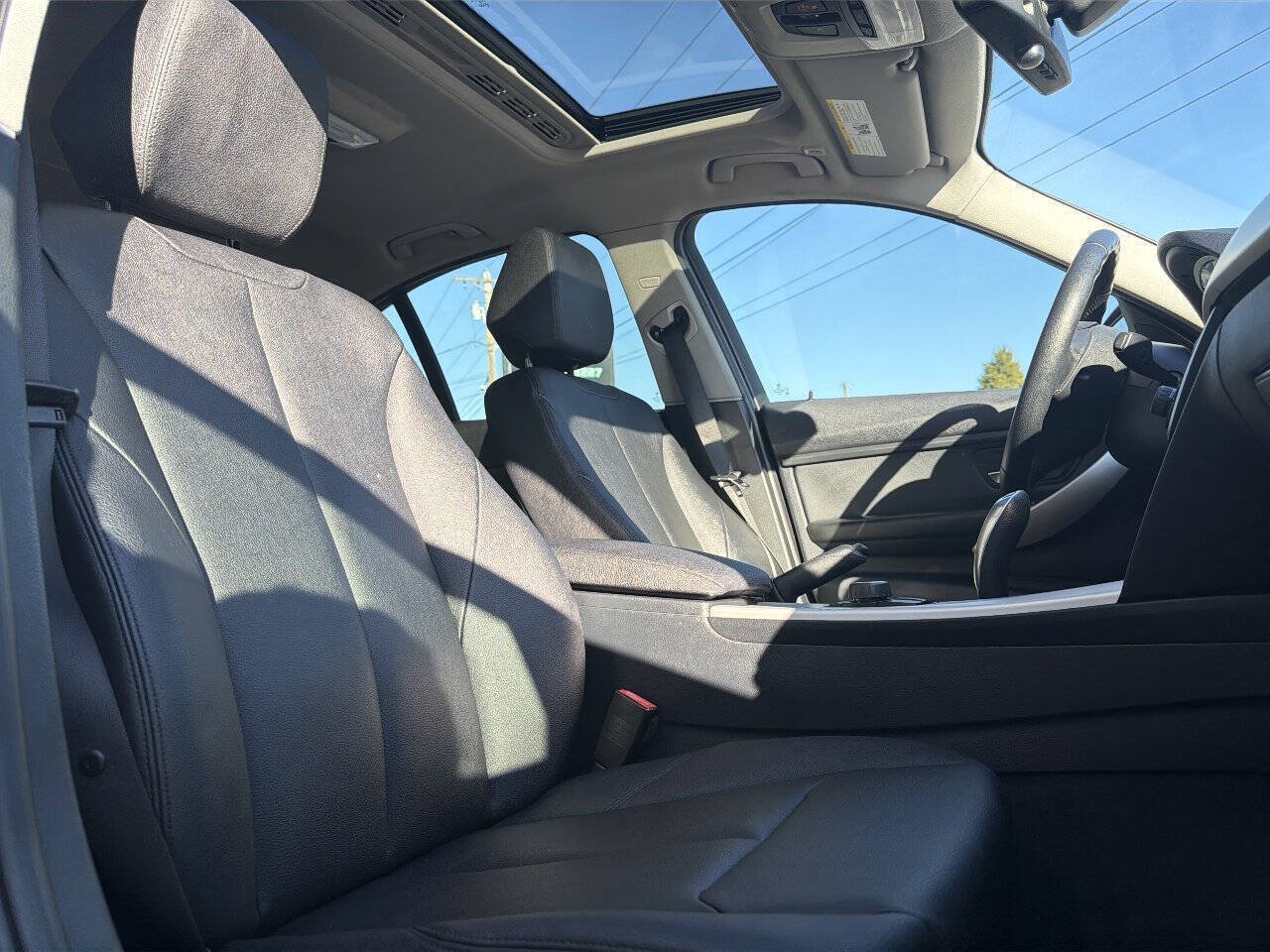 Used 2014 BMW 320i Sedan RWD image 16