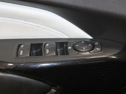 Used 2025 Chevrolet Trax LT FWD image 36