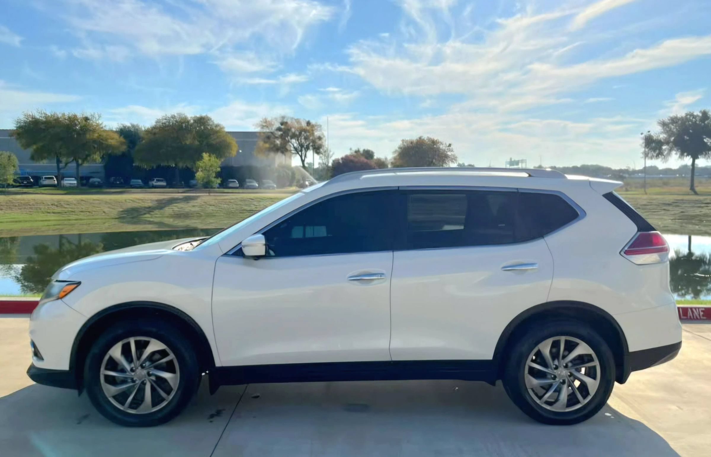 Used 2015 Nissan Rogue SL w/ SL Premium Package FWD image 9