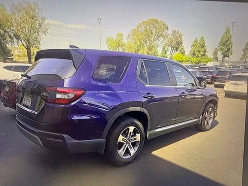 Used 2024 Honda Pilot EX-L image 3