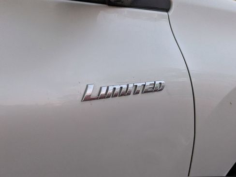 Used 2011 Toyota Highlander Limited w/ Tow Pkg image 9